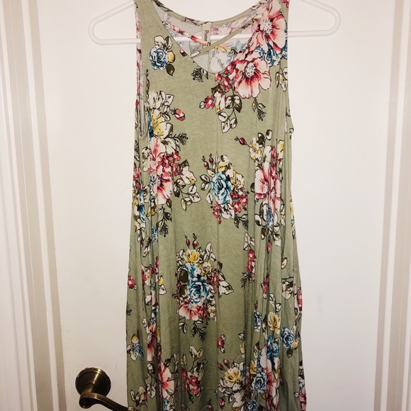 flowy dress with flowers - Picture 1 of 2